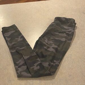 SO Women's Camo Leggings - Olive & Gray
